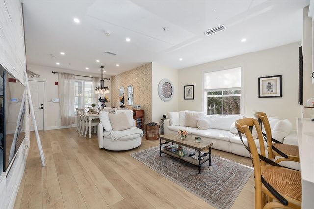621 SW 10TH STREET 201, Gainesville, FL 32601