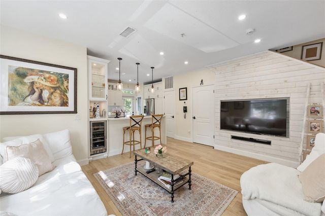 621 SW 10TH STREET 201, Gainesville, FL 32601