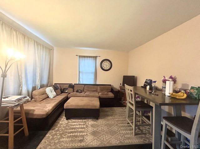 22 E Halley Lane, Central Islip, NY 11722