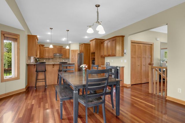 10721 Mccool Drive W, Burnsville, MN 55337