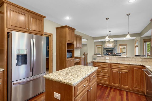 10721 Mccool Drive W, Burnsville, MN 55337