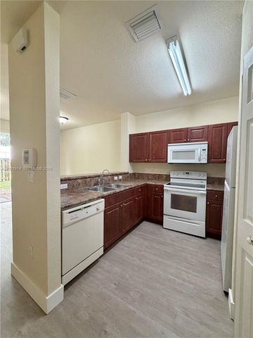 2885 SE 1st Dr 1, Homestead, FL 33033