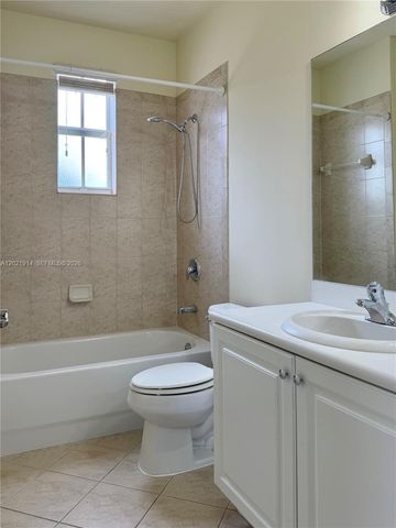 2885 SE 1st Dr 1, Homestead, FL 33033