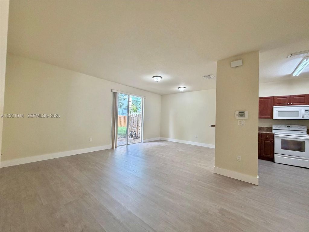 2885 SE 1st Dr 1, Homestead, FL 33033