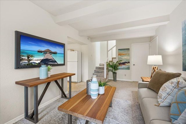 43120 Montgomery Ave, Davis, CA 95618