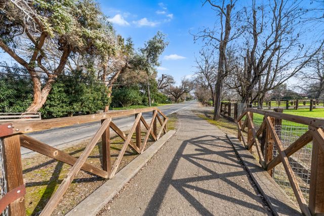 43120 Montgomery Ave, Davis, CA 95618