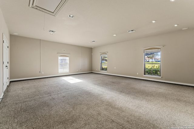 108 Medora Branch, Floresville, TX 78114