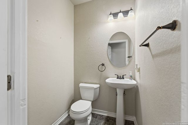 108 Medora Branch, Floresville, TX 78114