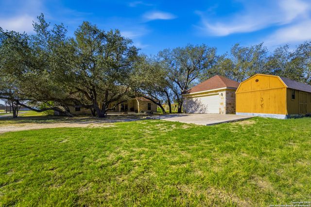 108 Medora Branch, Floresville, TX 78114