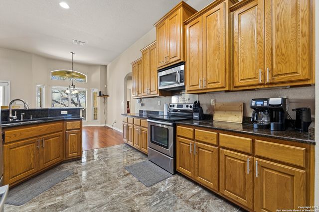 108 Medora Branch, Floresville, TX 78114