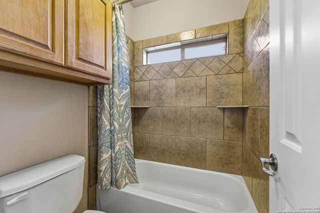 108 Medora Branch, Floresville, TX 78114