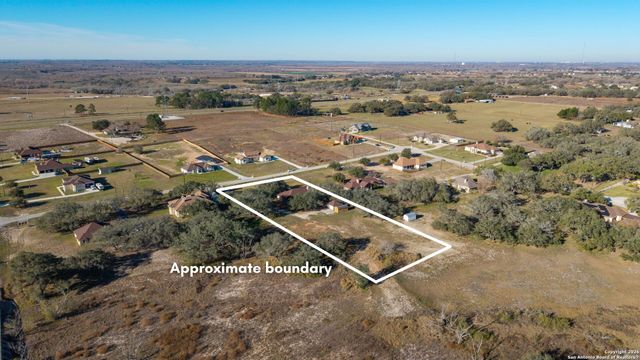 108 Medora Branch, Floresville, TX 78114