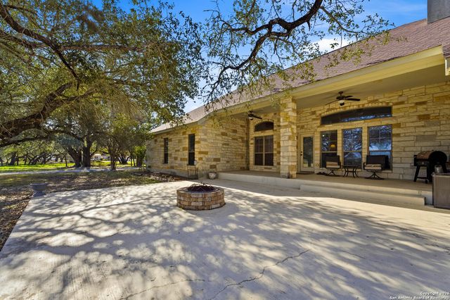 108 Medora Branch, Floresville, TX 78114