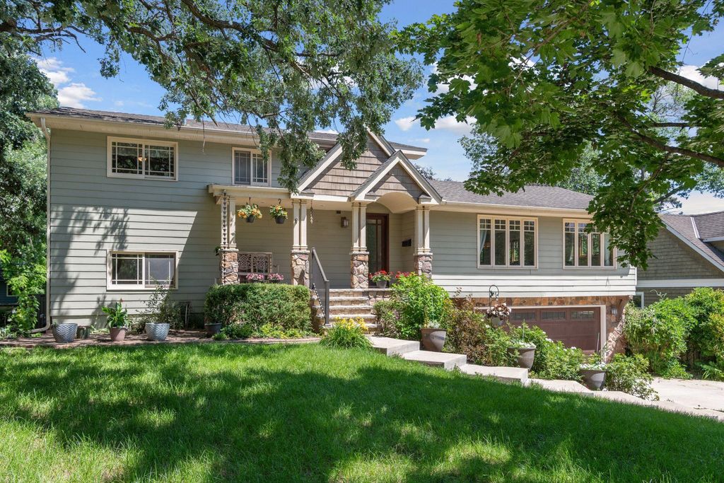 4011 Grimes Avenue S, Edina, MN 55416