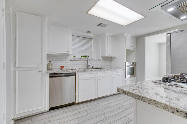 128 N Deerfoot Circle, The Woodlands, TX 77380