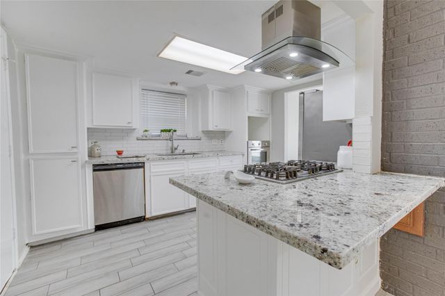 128 N Deerfoot Circle, The Woodlands, TX 77380