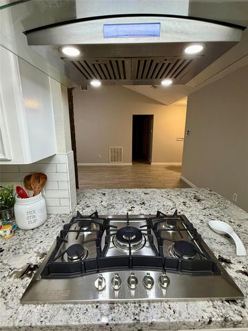 128 N Deerfoot Circle, The Woodlands, TX 77380