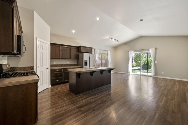 656 SE Reed Market Road, Bend, OR 97702