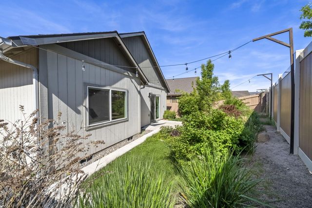656 SE Reed Market Road, Bend, OR 97702
