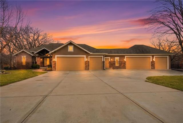 6205 NW Saddle Club Court, Kansas City, MO 64152