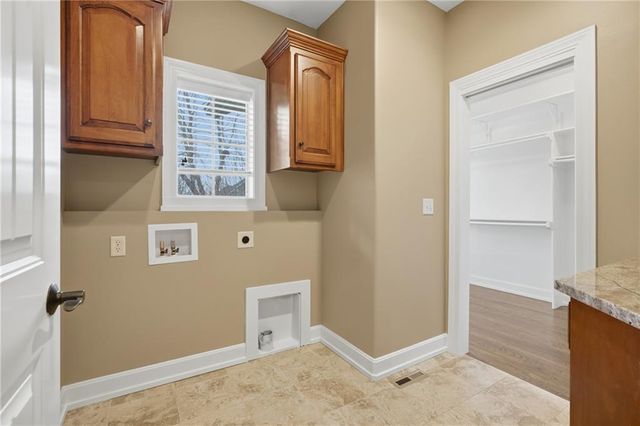 6205 NW Saddle Club Court, Kansas City, MO 64152