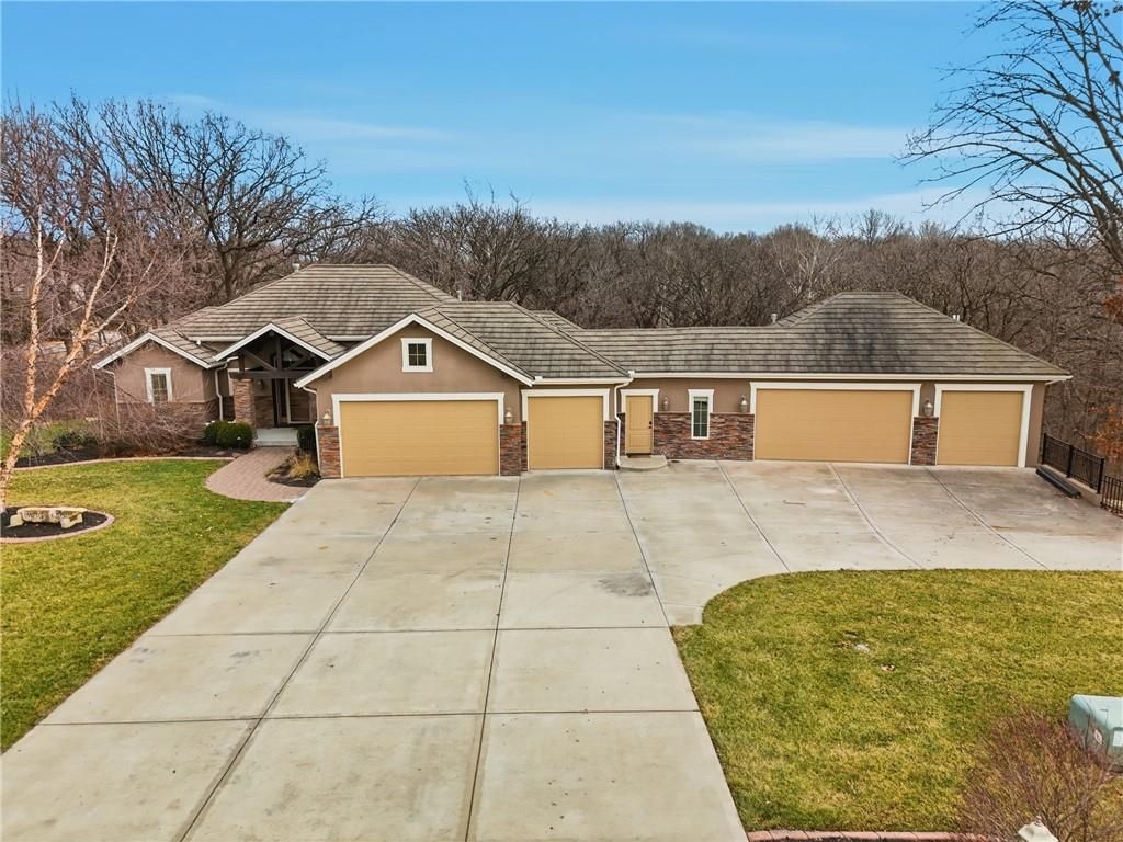 6205 NW Saddle Club Court, Kansas City, MO 64152