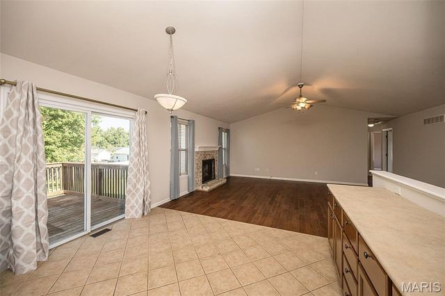 5 Thoroughbred Drive, Wright City, MO 63390