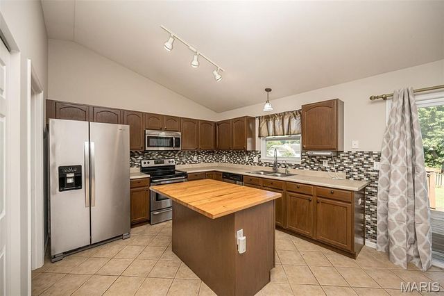 5 Thoroughbred Drive, Wright City, MO 63390