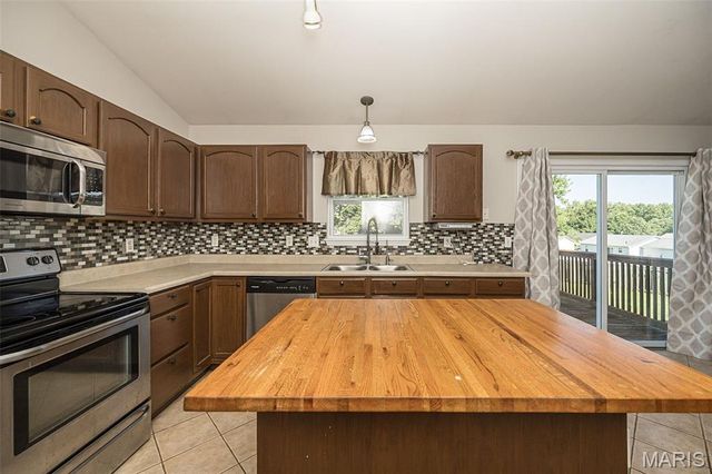 5 Thoroughbred Drive, Wright City, MO 63390