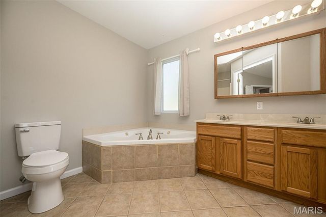 5 Thoroughbred Drive, Wright City, MO 63390