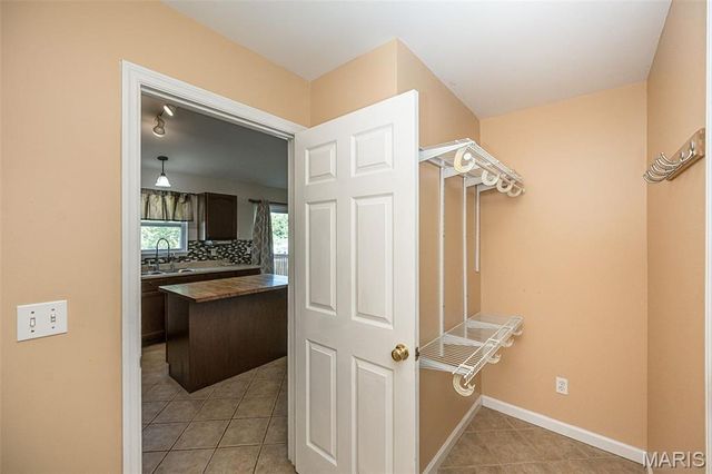 5 Thoroughbred Drive, Wright City, MO 63390