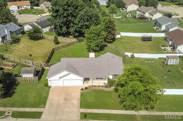 5 Thoroughbred Drive, Wright City, MO 63390
