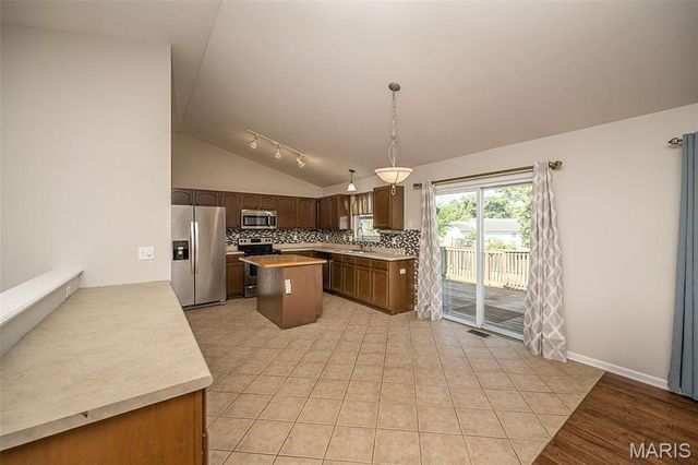 5 Thoroughbred Drive, Wright City, MO 63390