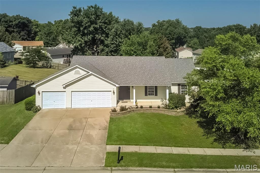 5 Thoroughbred Drive, Wright City, MO 63390