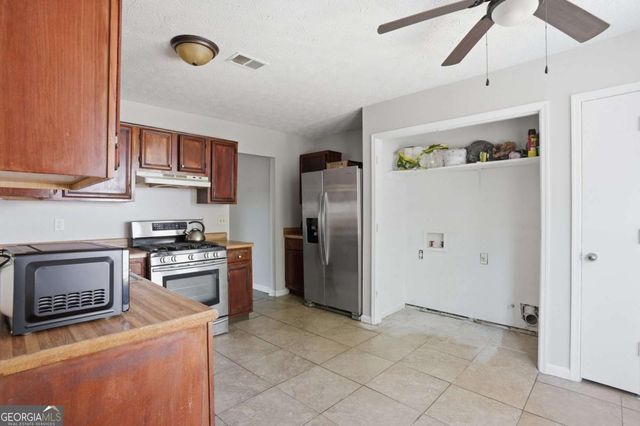 5420 Forest Downs Circle, College Park, GA 30349