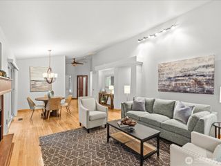 4227 Stonebridge Way, Lynnwood, WA 98037