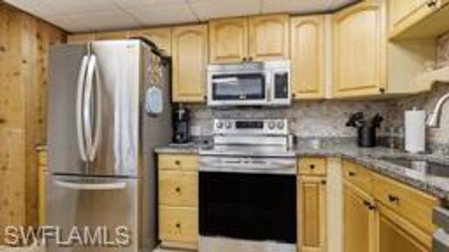 218 Nicklaus BLVD, North Fort Myers, FL 33903