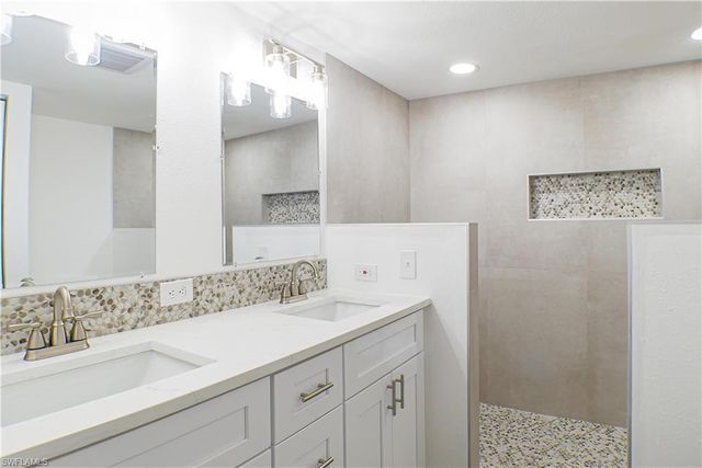 950 moody RD # 108, North Fort Myers, FL 33903