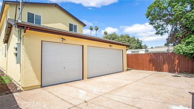 330 E 101st St, Los Angeles, CA 90003