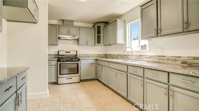 330 E 101st St, Los Angeles, CA 90003