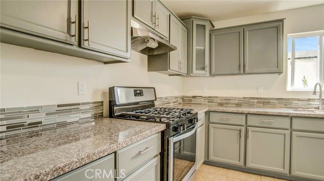 330 E 101st St, Los Angeles, CA 90003