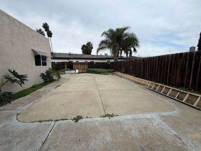 734 North Midway Drive, Escondido, CA 92027