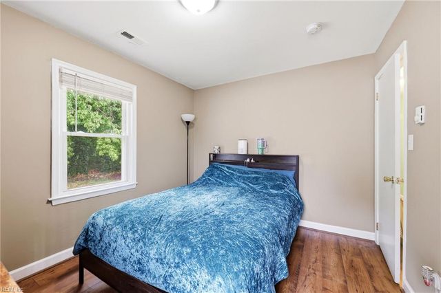 25 Rendon DR, Hampton, VA 23666