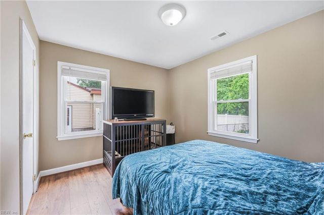 25 Rendon DR, Hampton, VA 23666