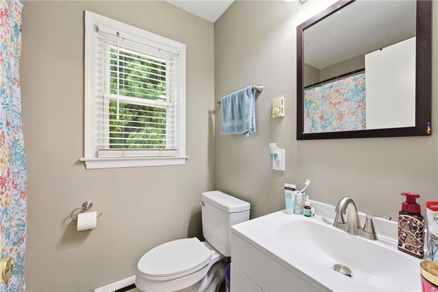 25 Rendon DR, Hampton, VA 23666
