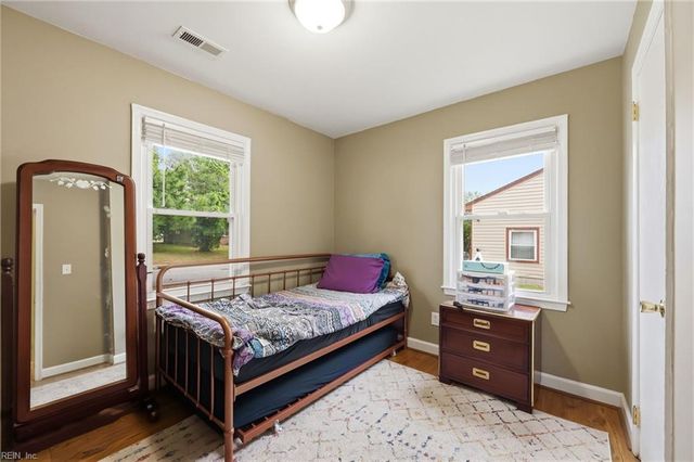 25 Rendon DR, Hampton, VA 23666