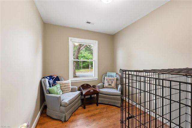 25 Rendon DR, Hampton, VA 23666