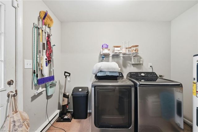 25 Rendon DR, Hampton, VA 23666