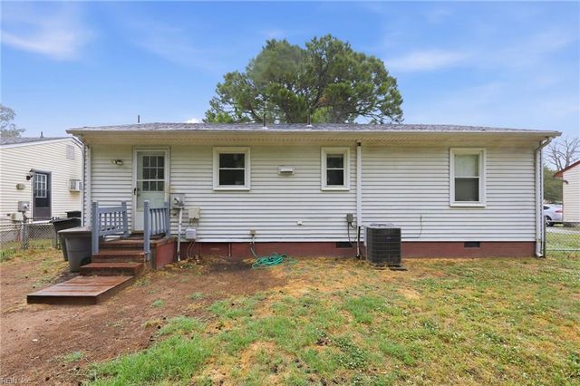 25 Rendon DR, Hampton, VA 23666