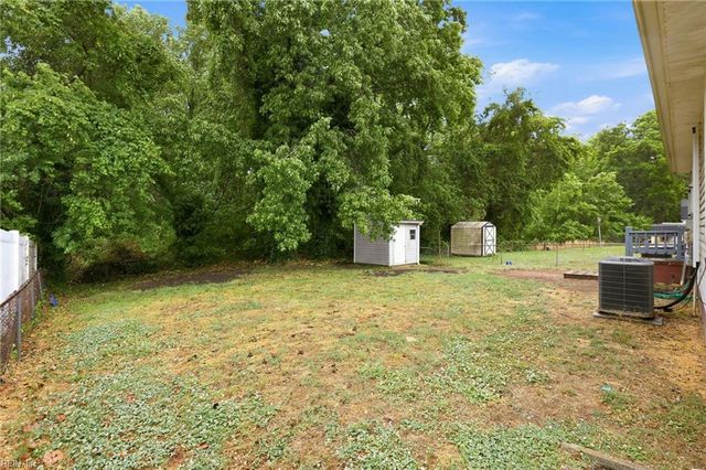 25 Rendon DR, Hampton, VA 23666